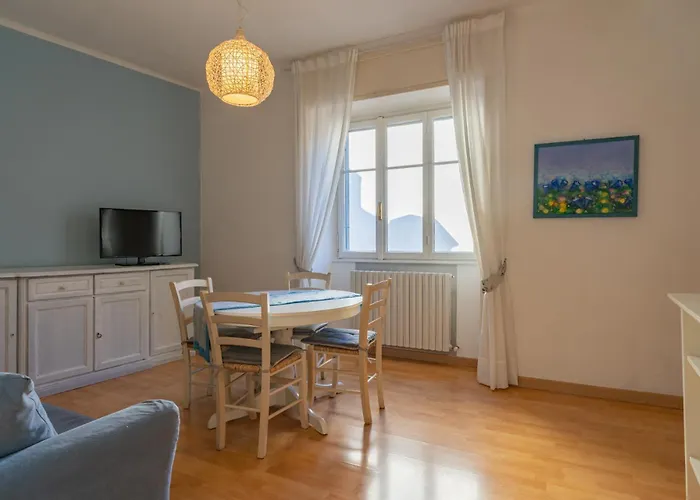 公寓 Mandello Riva Granda 曼代洛-德尔拉里奥